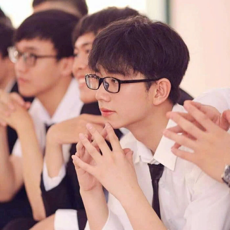 Hình ảnh nam học sinh lớp 8 tạo hình cực trưởng thành