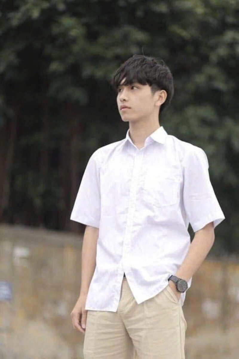 Hình ảnh nam sinh 2k9 siêu đẹp trai mang áo sơ mi trắng